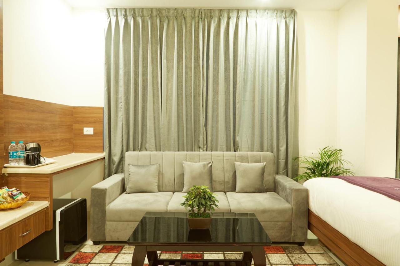 Vovo Premier Hotel Bangalore Exterior photo