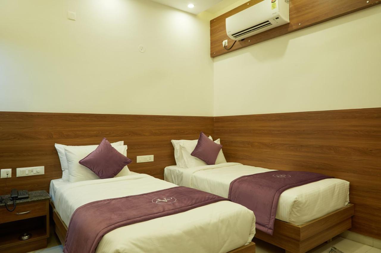 Vovo Premier Hotel Bangalore Exterior photo